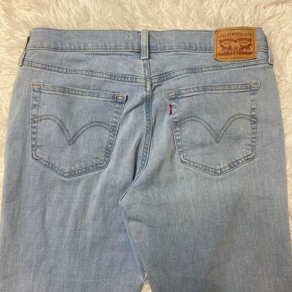 Levis Boyfriend Skinny Jeans Light Blue Denim Size 28 x 30 Stretchy Measures 32x - Picture 5 of 11